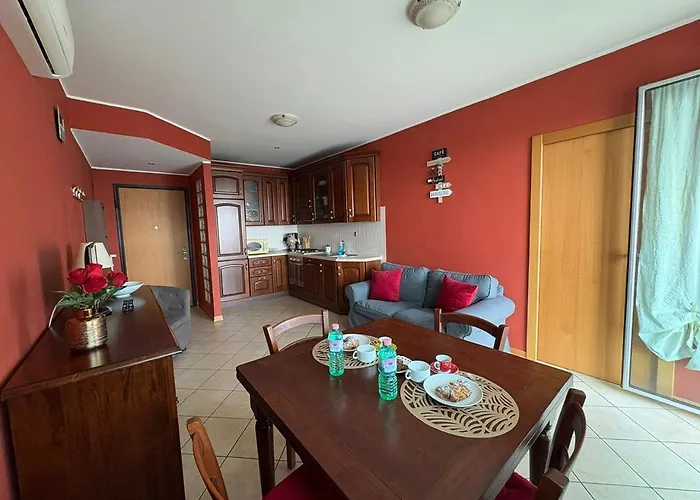 Vakantiehuis Skyline15-elegant Panoramic Apartment-metro M1- Only 20 Minutes From Cathedral *