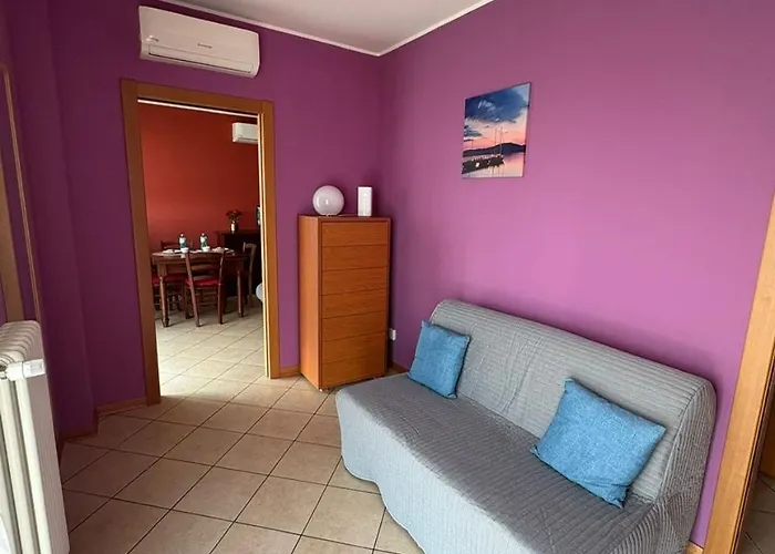 Vakantiehuis Skyline15-elegant Panoramic Apartment-metro M1- Only 20 Minutes From Cathedral