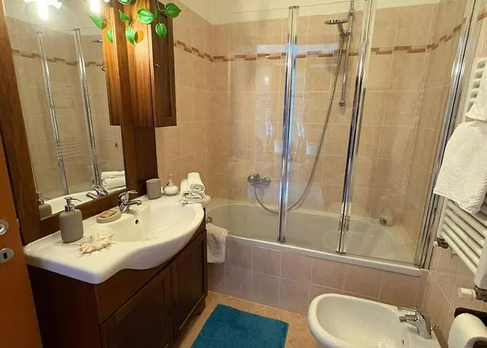 Ferienhaus Skyline15-elegant Panoramic Apartment-metro M1- Only 20 Minutes From Cathedral *