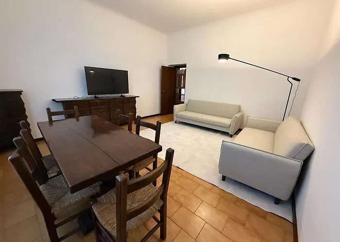 70s Vibes Flat Close To Bocconi