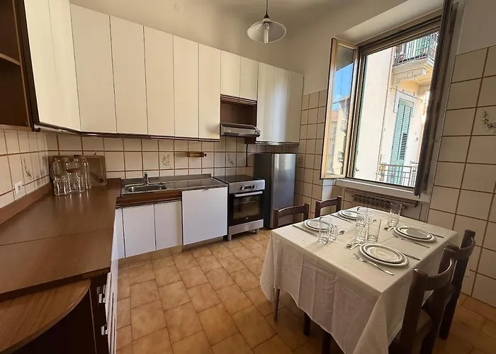 70s Vibes Flat Close To Bocconi *