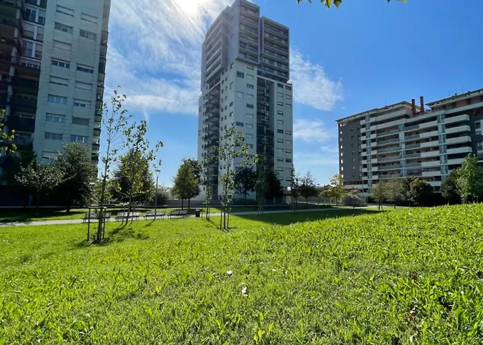 Skyline15-elegant Panoramic Apartment-metro M1- Only 20 Minutes From Cathedral Ferienhaus *