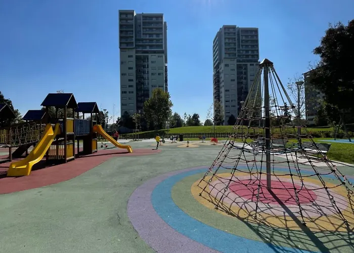 Vakantiehuis Skyline15-elegant Panoramic Apartment-metro M1- Only 20 Minutes From Cathedral Milaan