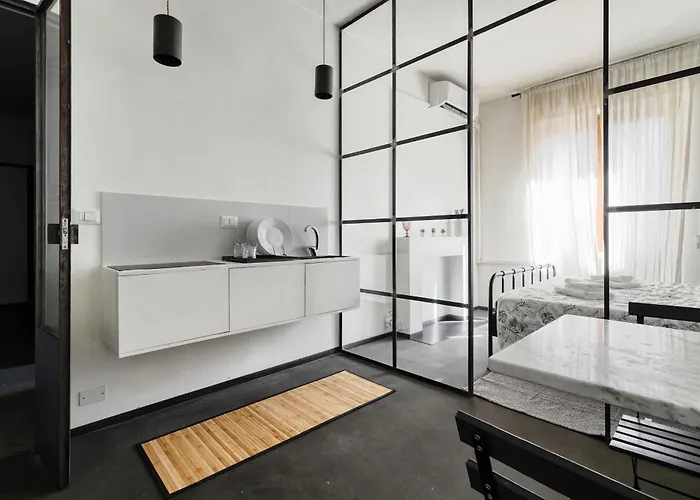 Minimal Chic Near Apartment Milan