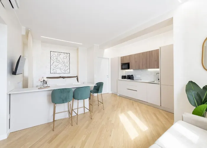 Easylife - - Corso Porta Nuova 46 *