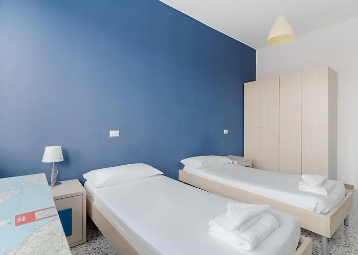 Guesthost - Farini For 6 People