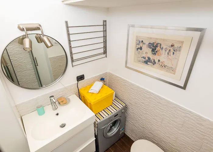 Cozy Near The Arch Of Peace Appartamento