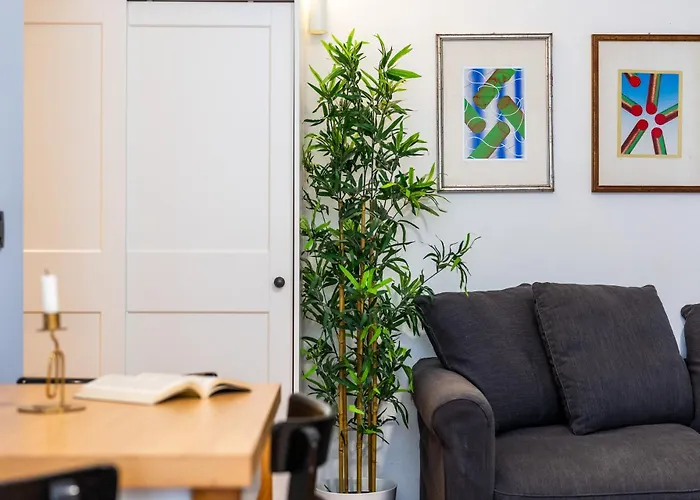 Charming With Balcony & Wi-fi