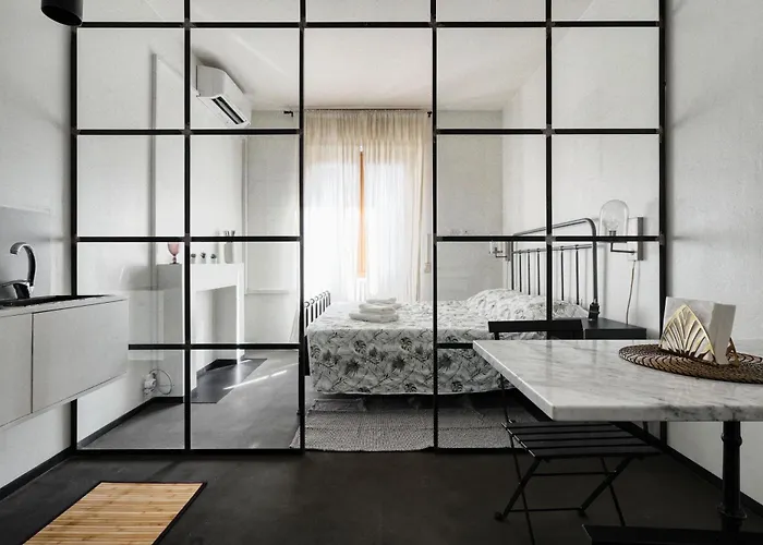 Apartment Minimal Chic Near Milan