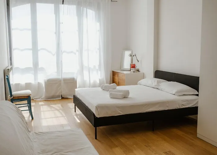 Guesthost - Mecenate Bright Apartman *