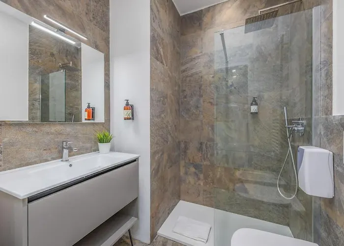 Bold Corner - Authentic District Close To Center *