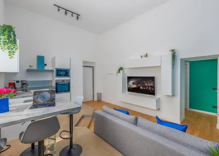 Bold Corner - Authentic District Close To Center * ミラノ