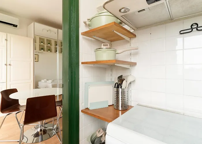 Guesthost - Dergano M3 Bright *