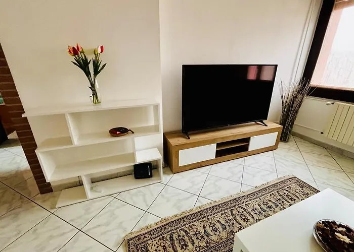 Bright Three-room 250m From The Subway 아파트 *