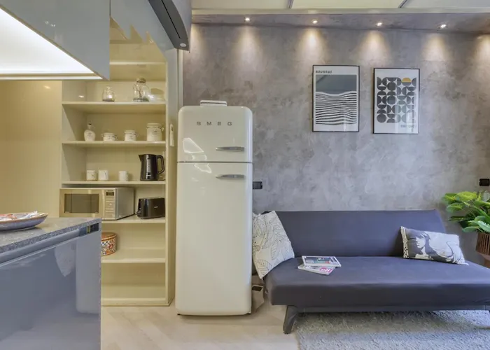 Cerva - Cozy 1 Bedroom With Balcony In San Babila By Rentopolis Milaan