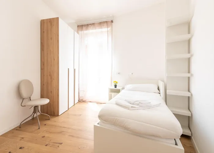 Navigli 2-bedroom And Sofa Bed דירה