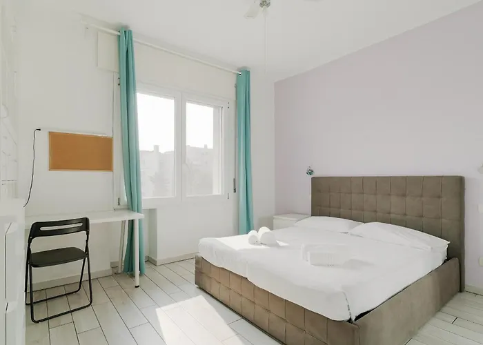 דירה Guesthost - Spacious In Trenno מילאנו