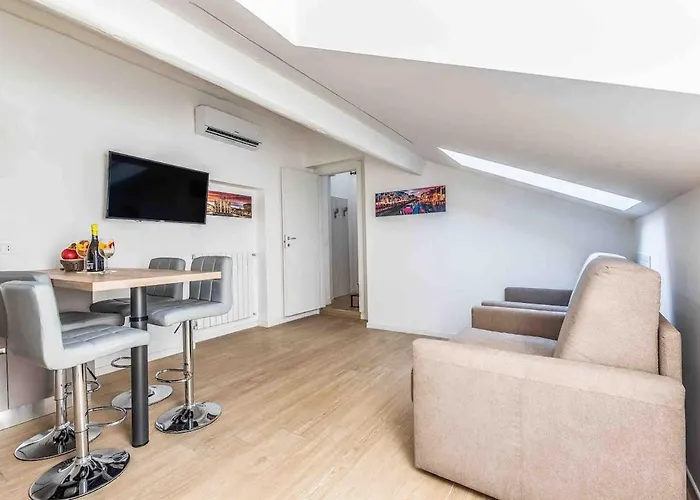 Heated Hydromassage Pool Station1' View Apartmán *