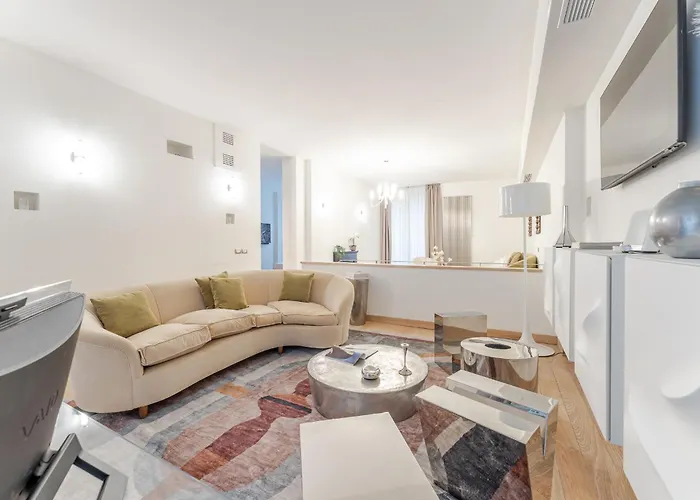 Breraprivata, Con Giardino E Jacuzzi Ad Uso Esclusivo - *