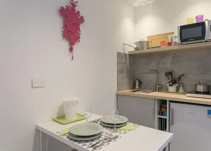 Joivy Cosy Studios, Easy Access To The Centre Of