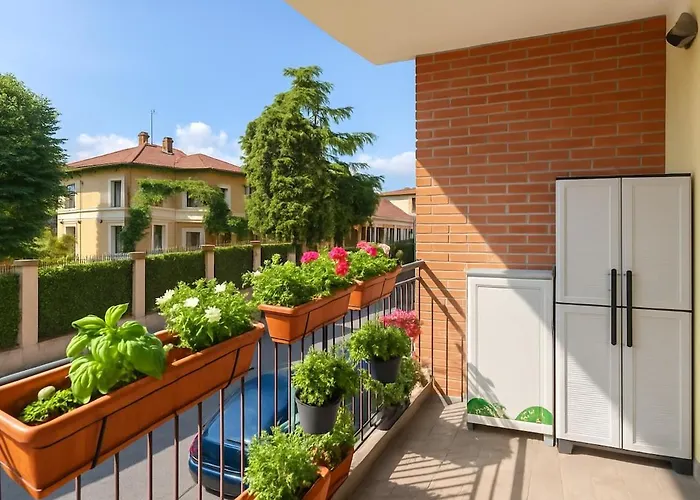 Elegant Retreat With Sunny Terrace & Excellent Metro Links Apartament Mediolan