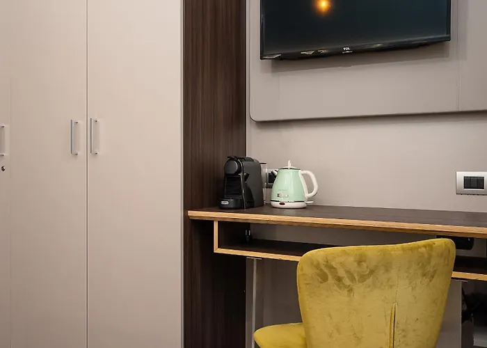 Strategic -fully Equipped, 5 Minutes From Station, M2, M3, Airport Shuttle Apartment Milan