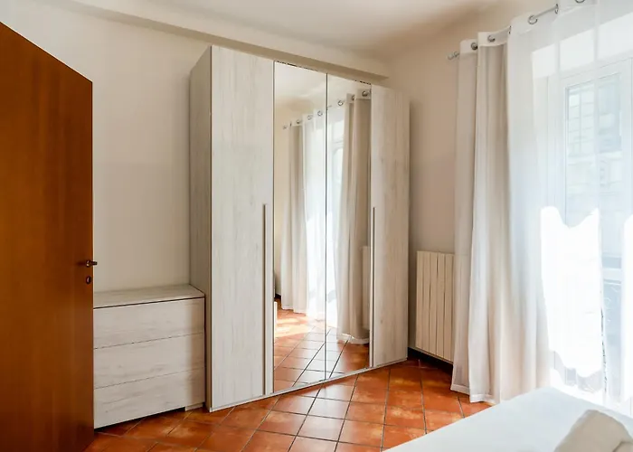 Spacious At 5 Min Walk From Station * Milano