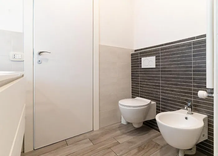 Guesthost - Spacious In Trenno * מילאנו