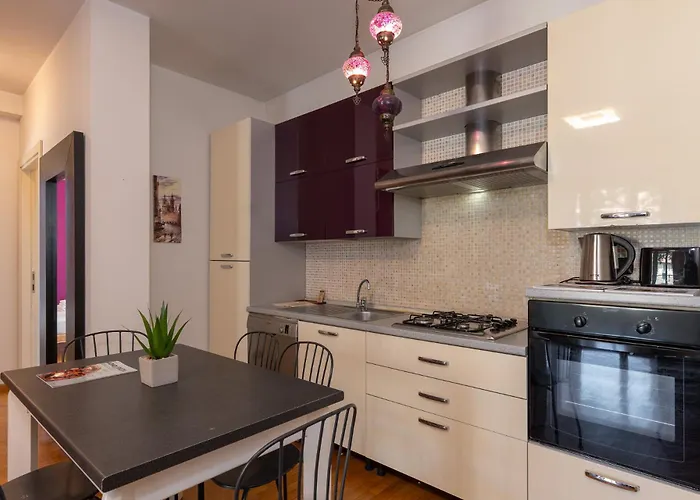 Apartment Private Terrace & 2 Bedrooms Near Bosco Verticale *