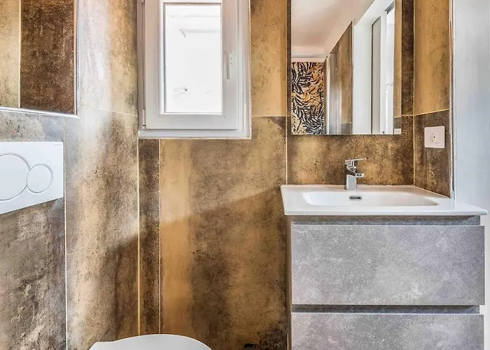 Heated Hydromassage Pool Station1' View