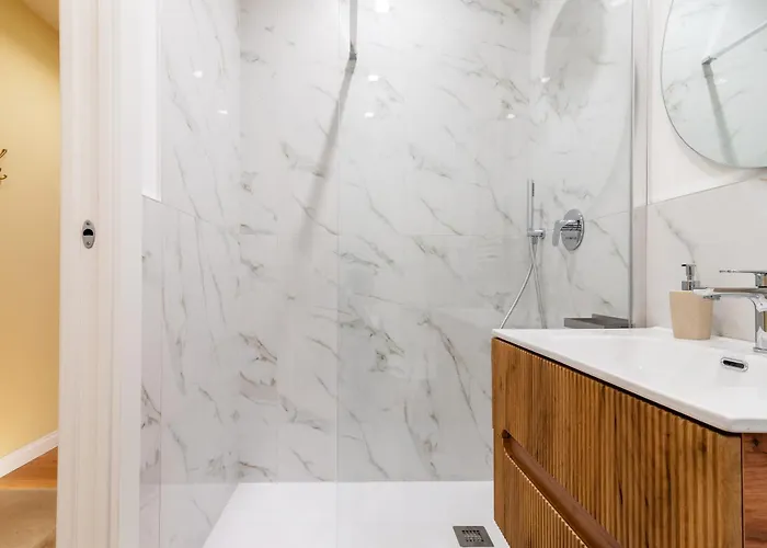 Designer In A Unique Setting Near M2 - Berra 10 Apartmán