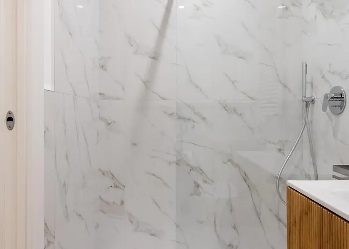 Designer In A Unique Setting Near M2 - Berra 10 Daire