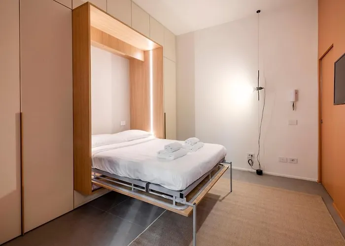 Mora 9 - The Boutique - B