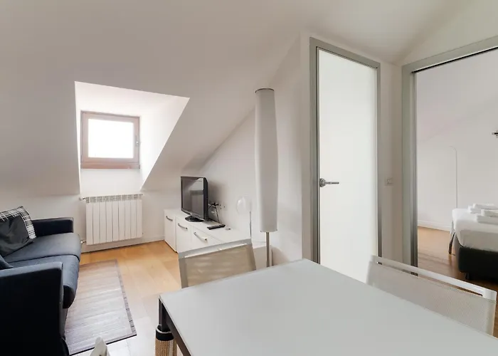 Guesthost - Darsena Bright Daire *