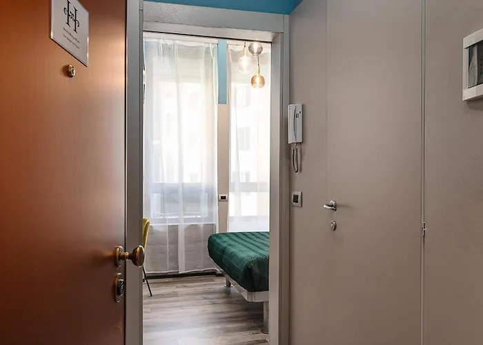 Strategic -fully Equipped, 5 Minutes From Station, M2, M3, Airport Shuttle *