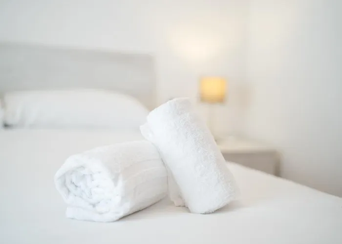 Spacious At 5 Min Walk From Station Apartamento