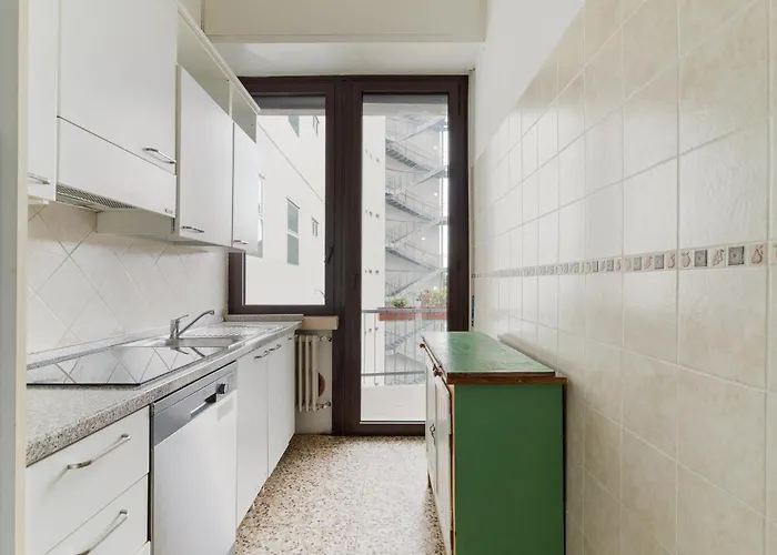 Guesthost - Farini For 6 People ミラノ