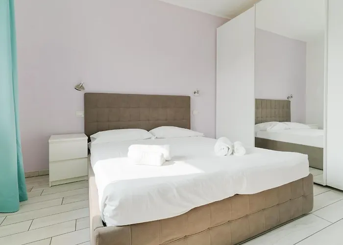 Guesthost - Spacious In Trenno דירה *