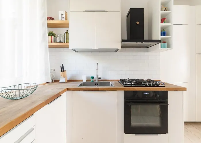 Guesthost - Modern Lancetti Милан