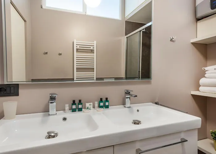 アパート Duomo B - Panoramic Two Bedrooms ミラノ