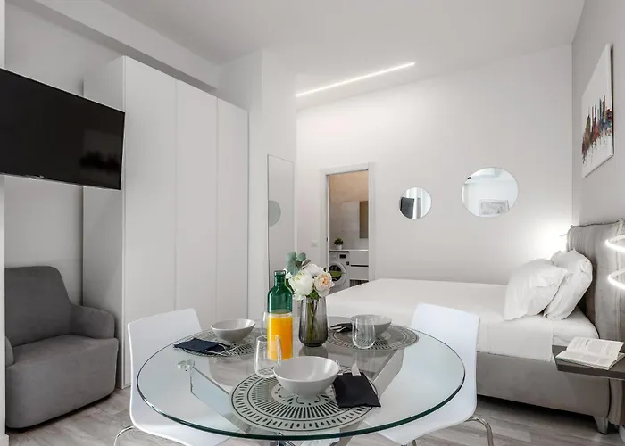 Stayeasy Crivelli - Stylish Studio, Duomo Walking * Milan