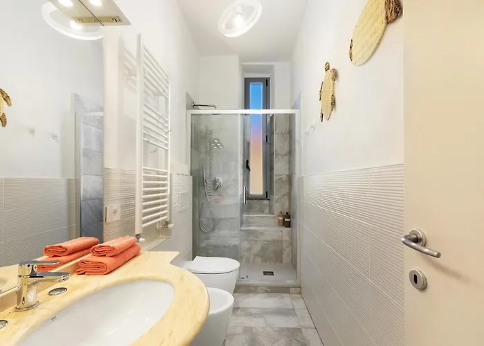 Daire A Stone's Throw From - Balcony - Ac