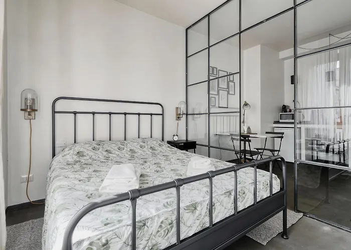 Minimal Chic Near Milan