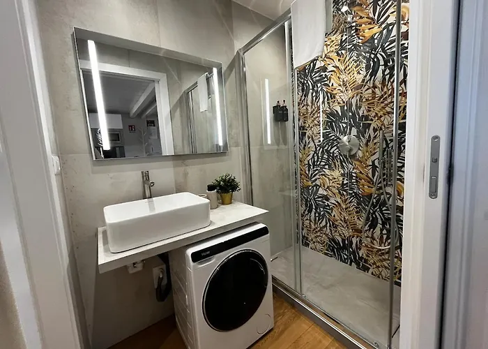 Charming Attic Loft - 5 Mins Station *