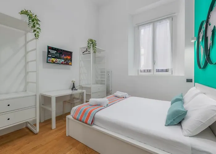 Bold Corner - Authentic District Close To Center Apartment