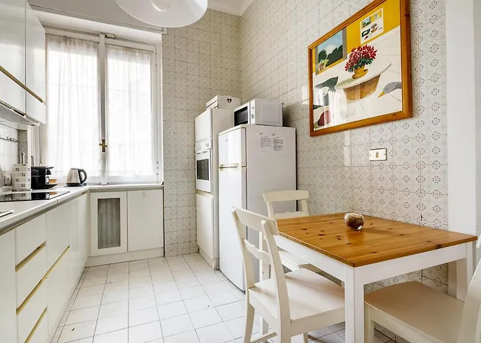 Exclusive 4 Bedrooms In Brera Apartment