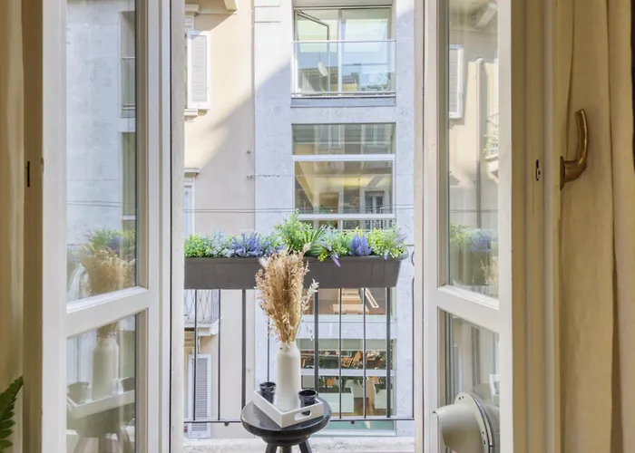 Appartement Cerva - Cozy 1 Bedroom With Balcony In San Babila By Rentopolis Milaan