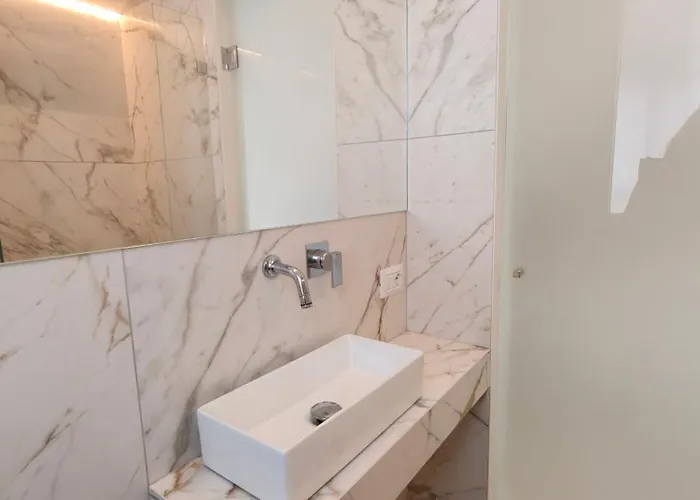 Apartment Design In Milan, Metro, Ac And Wifi