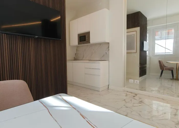 Apartment Design In Milan, Metro, Ac And Wifi Mailand