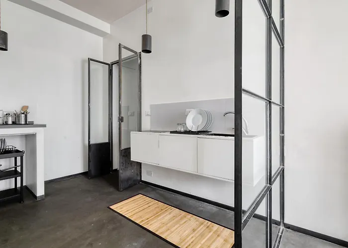 Minimal Chic Near *